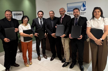 Vereadores participam de reunião na Associação Nacional dos Serviços Municipais de Saneamento (Assemae) em Brasília.