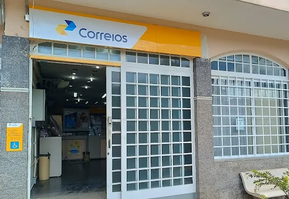 Câmara Municipal comemora retomada do atendimento diário na agência local dos Correios